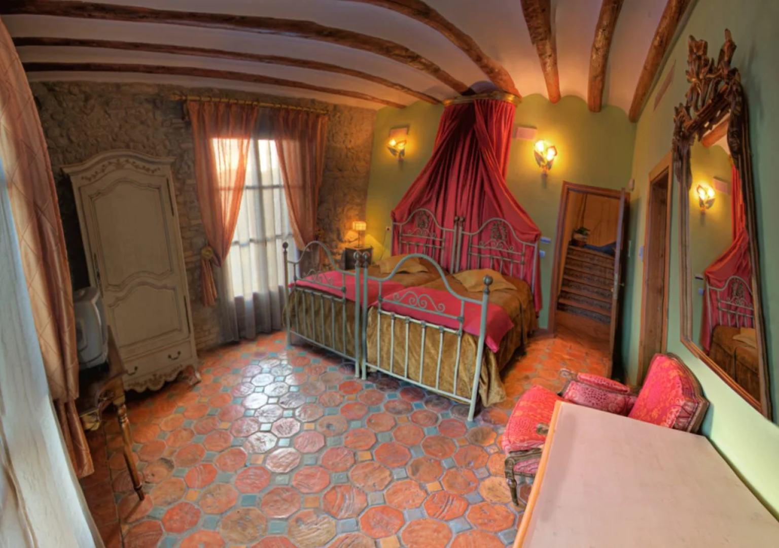 Bodegas de Arnés - Adults Only