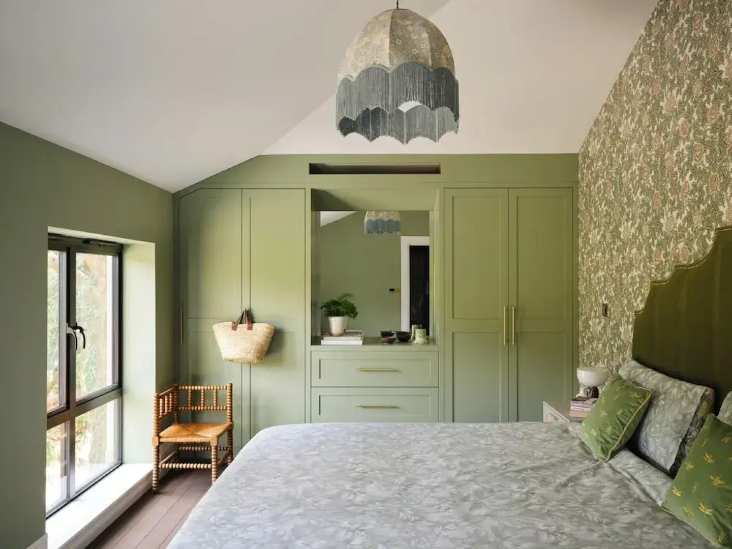 Thames Mansion - River View