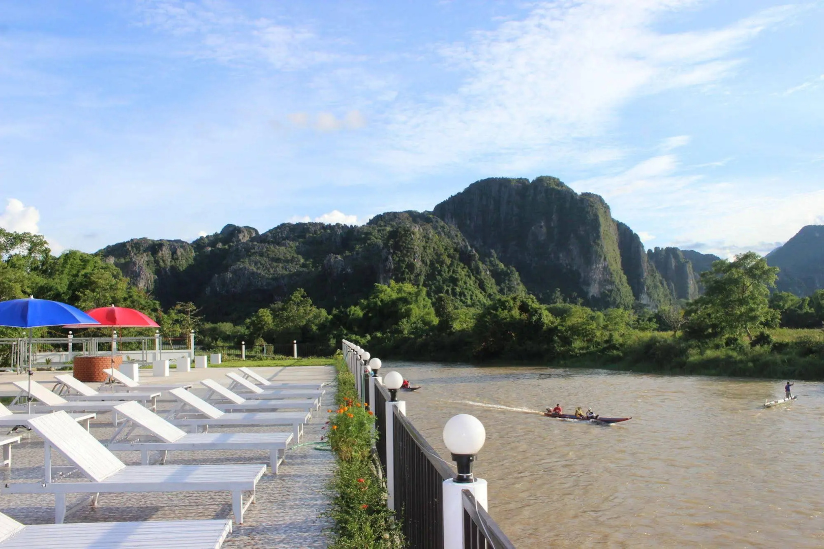 The Grand Riverside Hotel