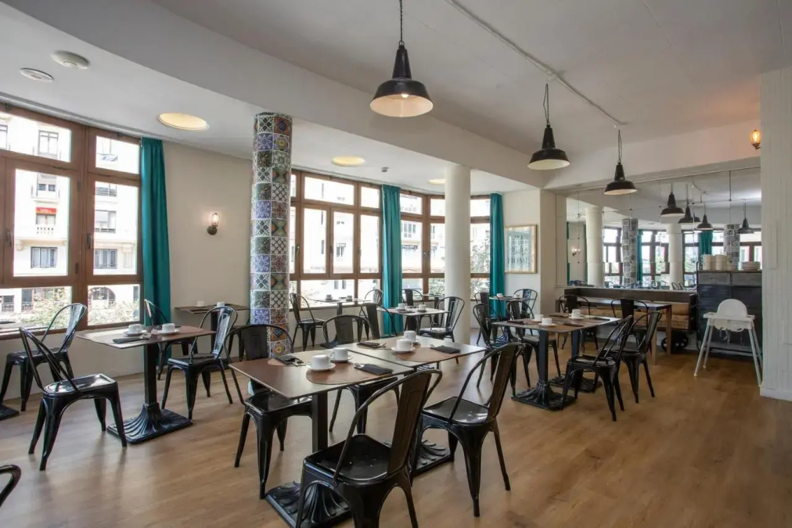 Casual Vintage Valencia Hotel