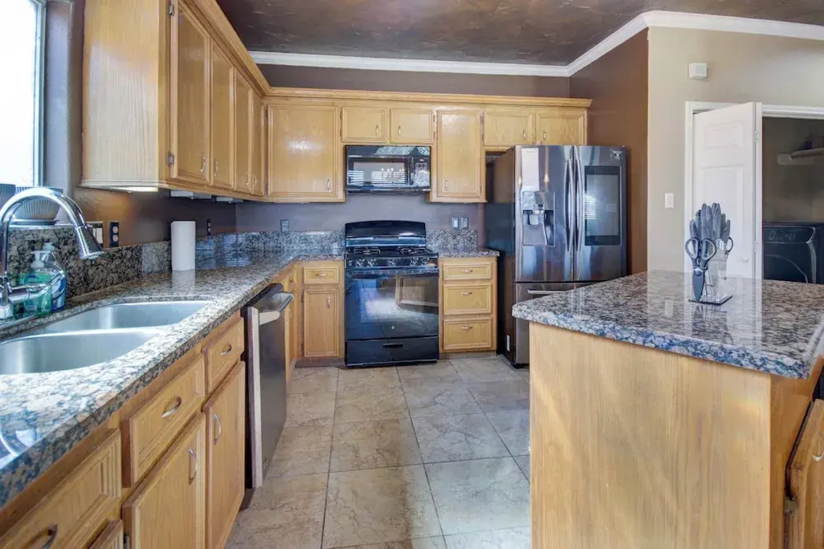 8 Mi to Kemah Boardwalk: Texas Gulf Home w/ Patio