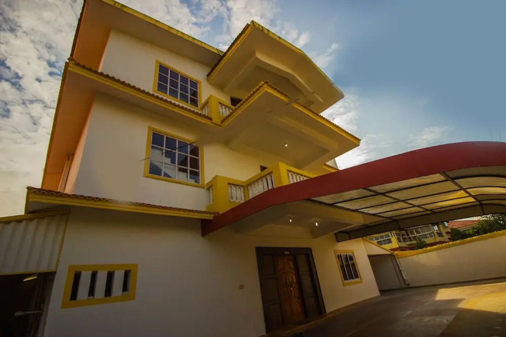 OYO 18739 Home Spacious 2BHK Sangolda