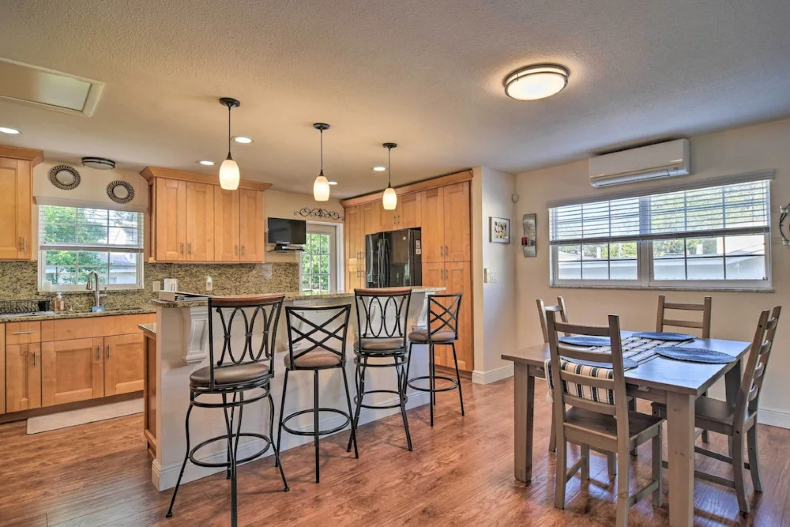 Seminole Home: 1 Mi to Indian Shores Beach!