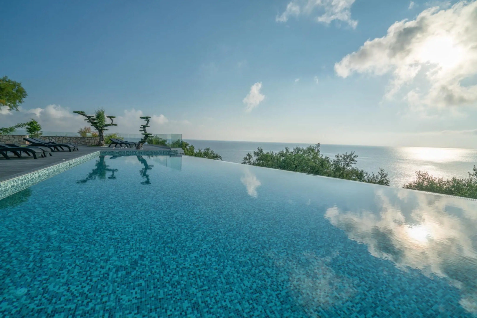 Kymothoe Elite Suites