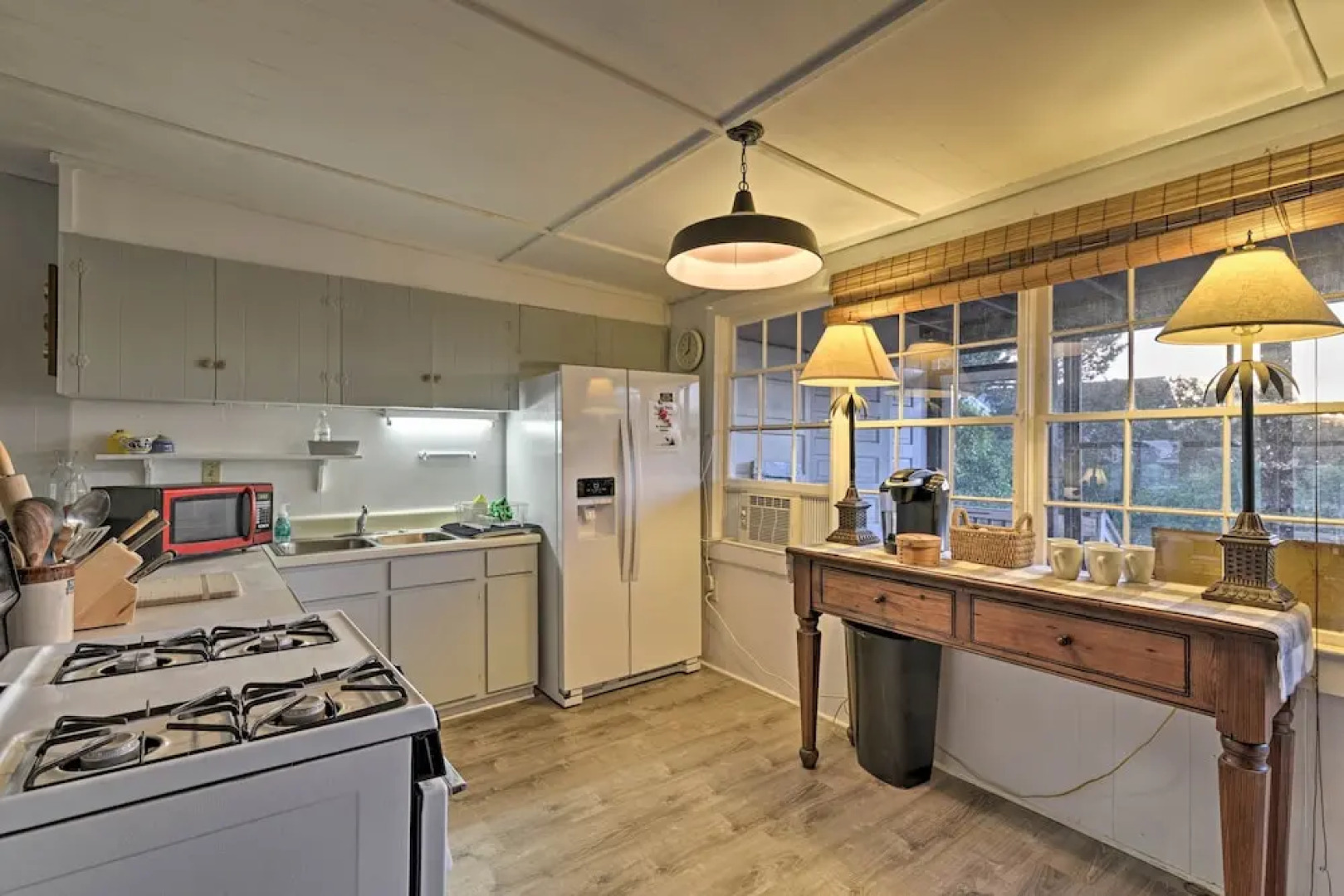 Pawleys Island House, - Steps to Beach & Creek!