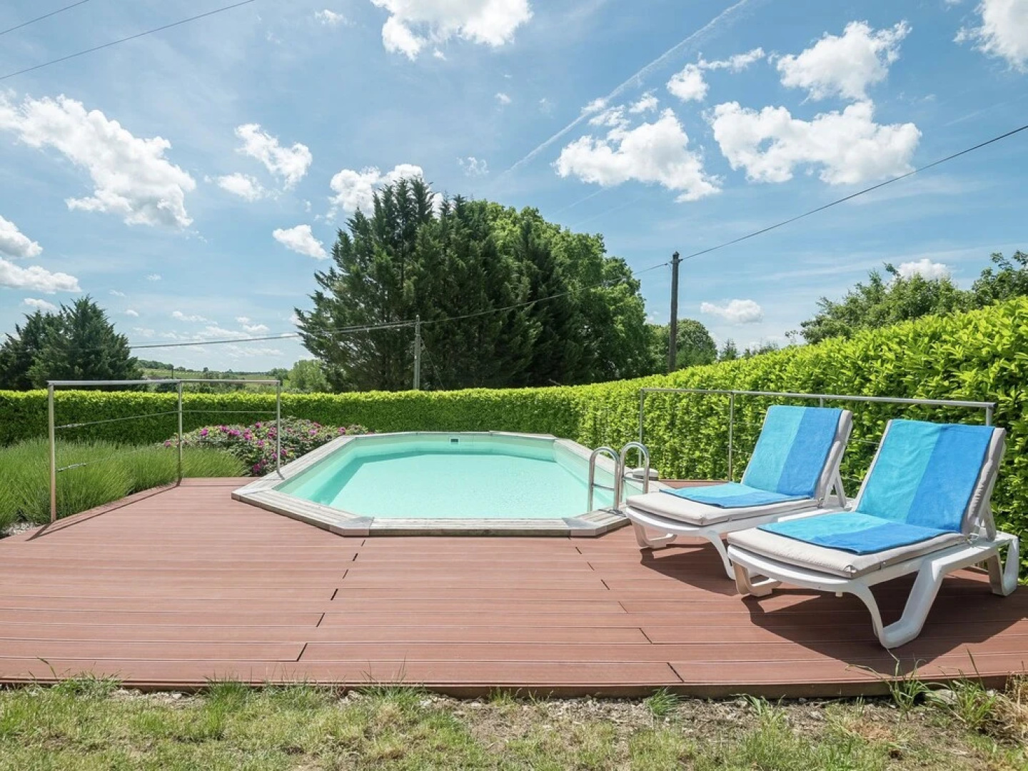 Spaciosu Holiday Home in Sadillac with Swimming Pool
