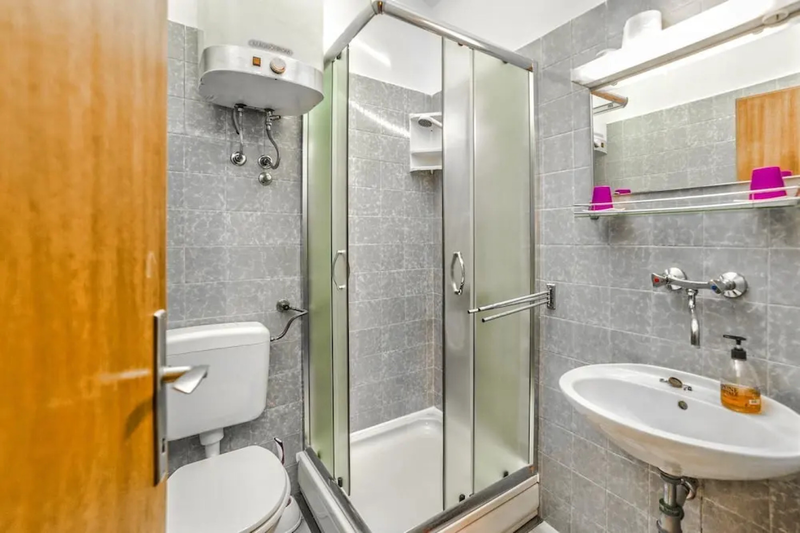 App and Rooms Ana Pomer