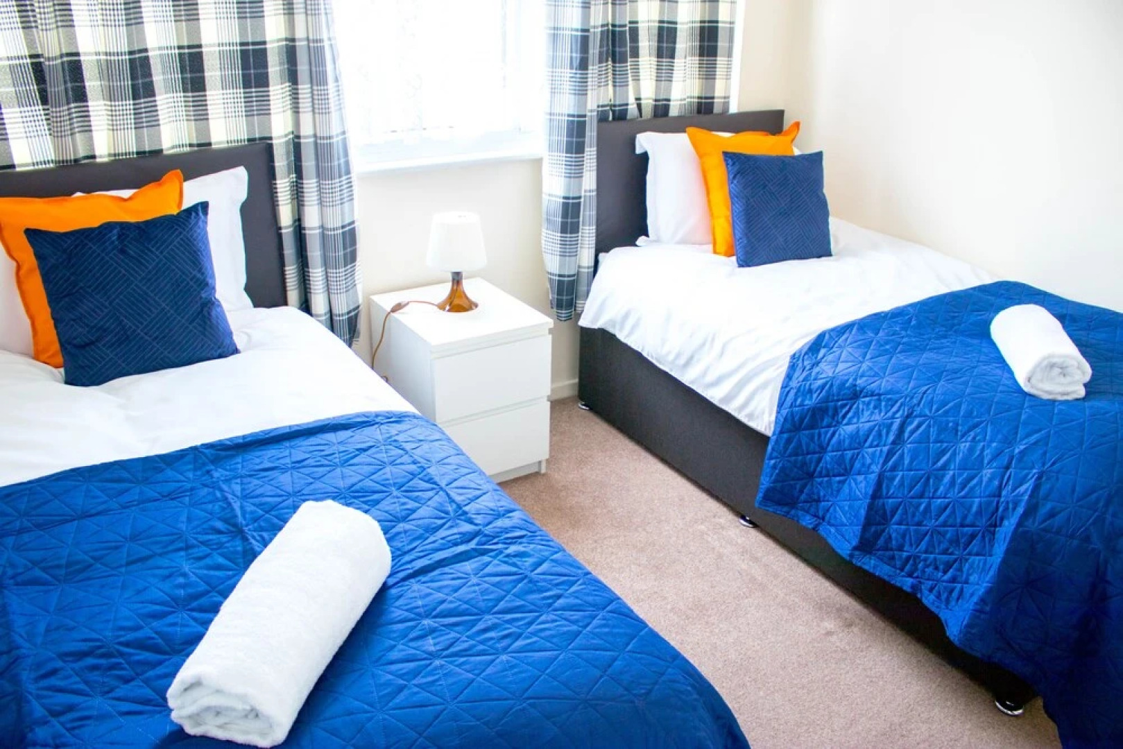 Spacious 5-bed House! Tilbury! Free Parking!