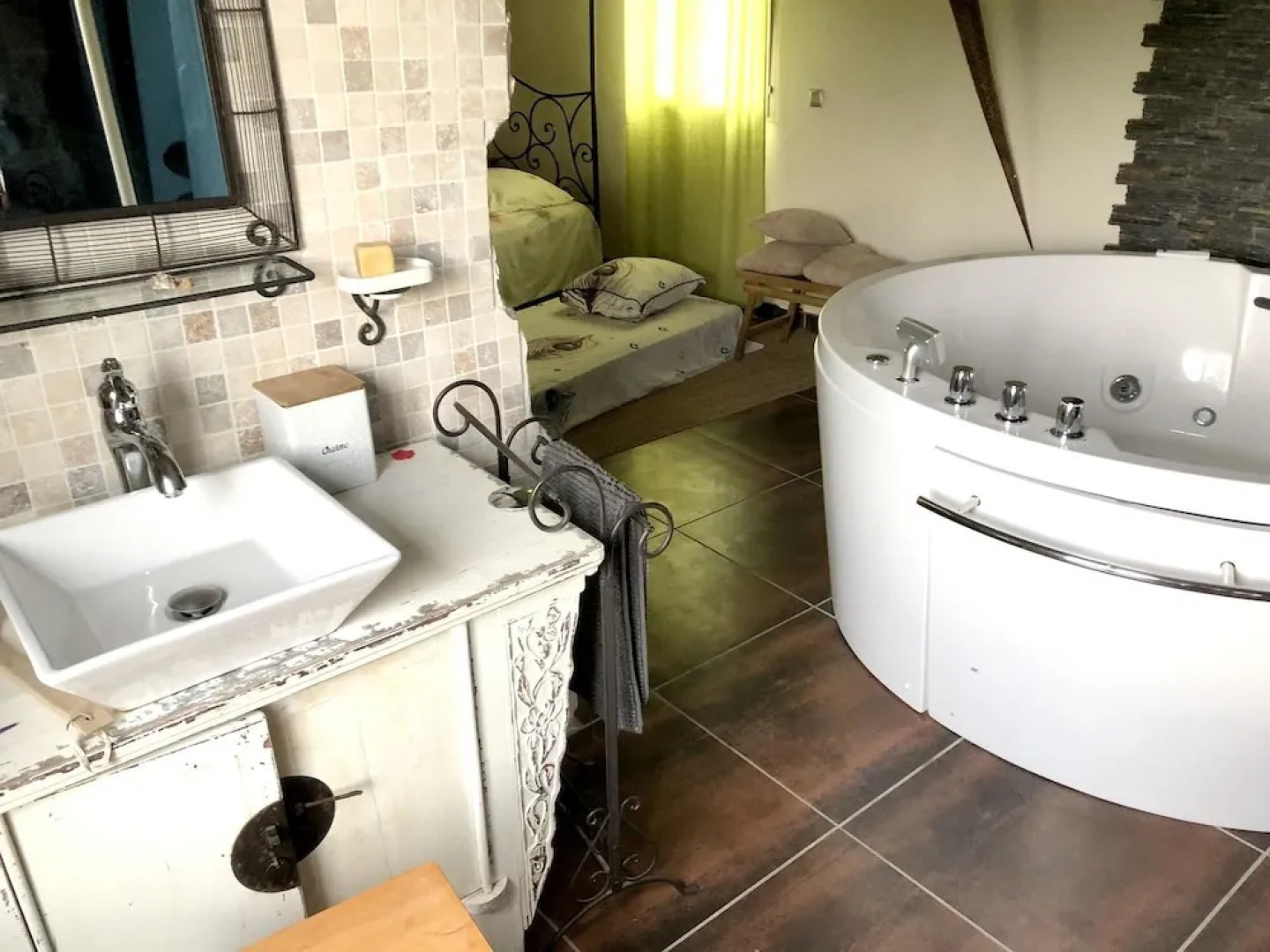 Villa With 4 Bedrooms in Althen-des-paluds, With Private Pool, Enclose