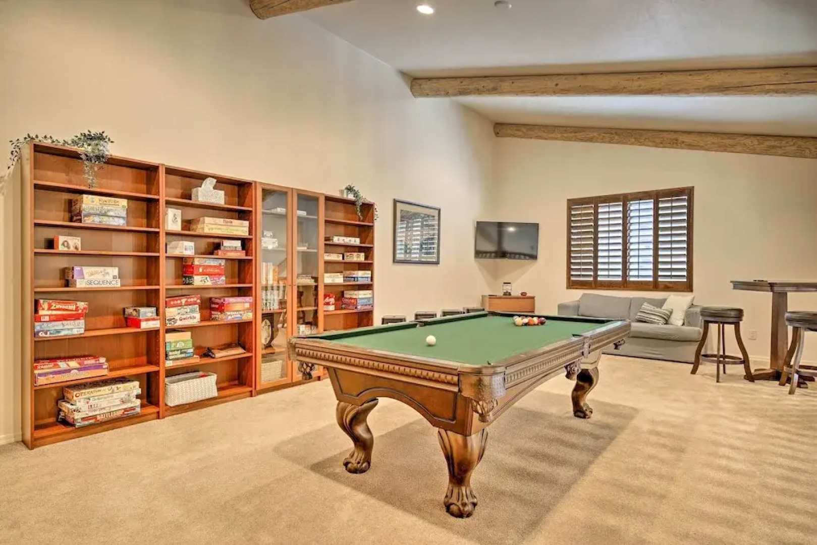 Deck & Gas Grill: Spacious Pinetop Cabin