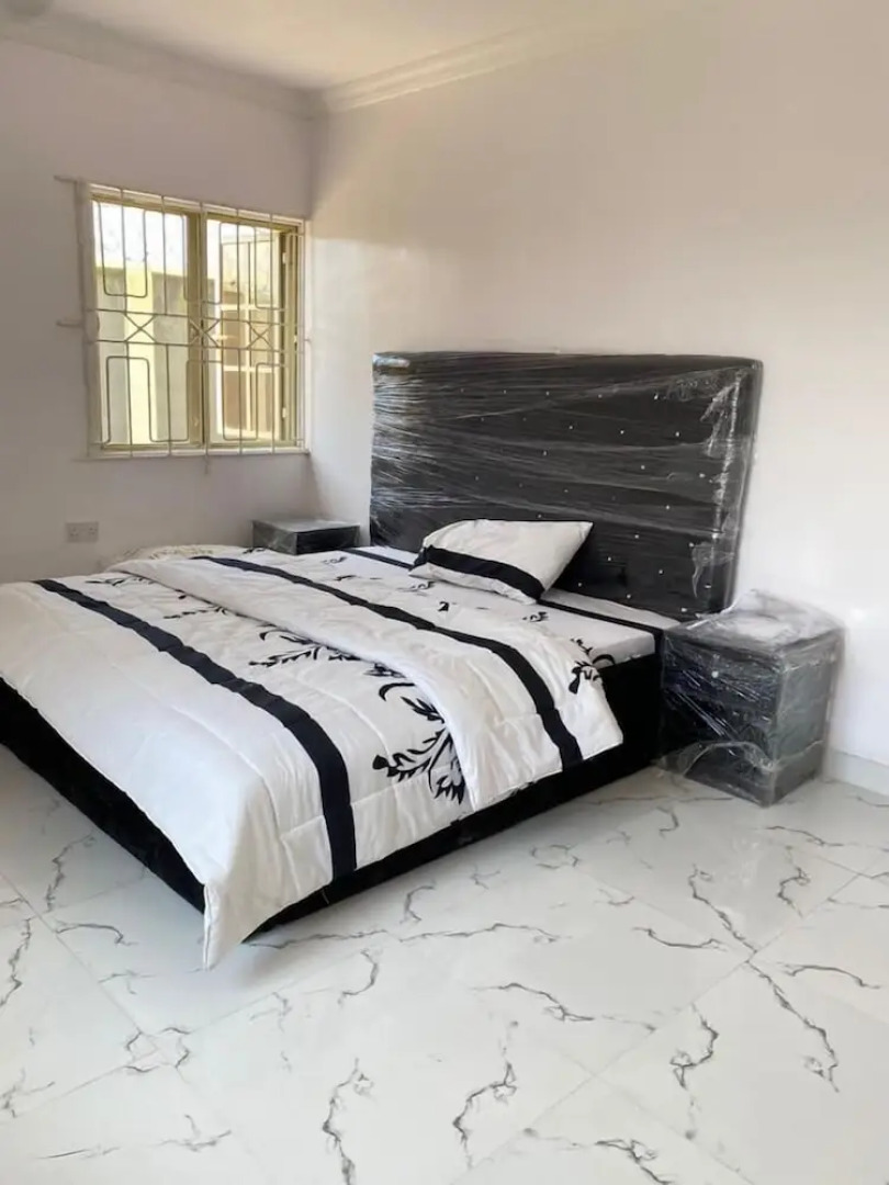 Inviting 8 Bed House in Lekki