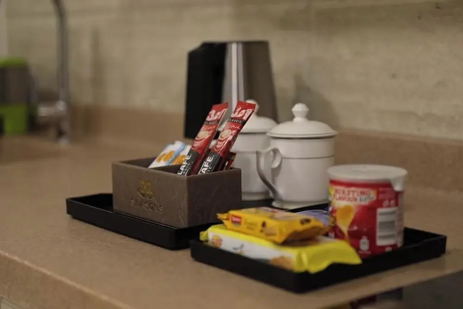 Seasons hotel suites