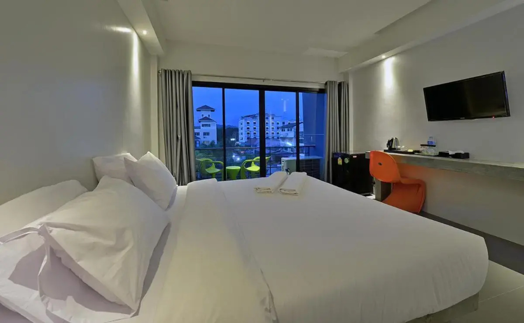 Riverside Hotel