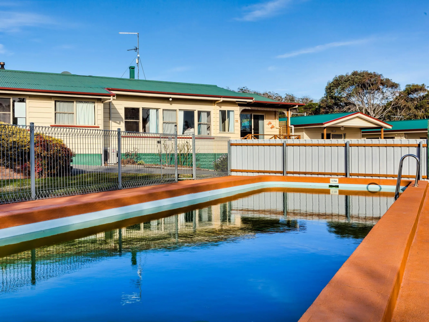 Wintersun Gardens Motel