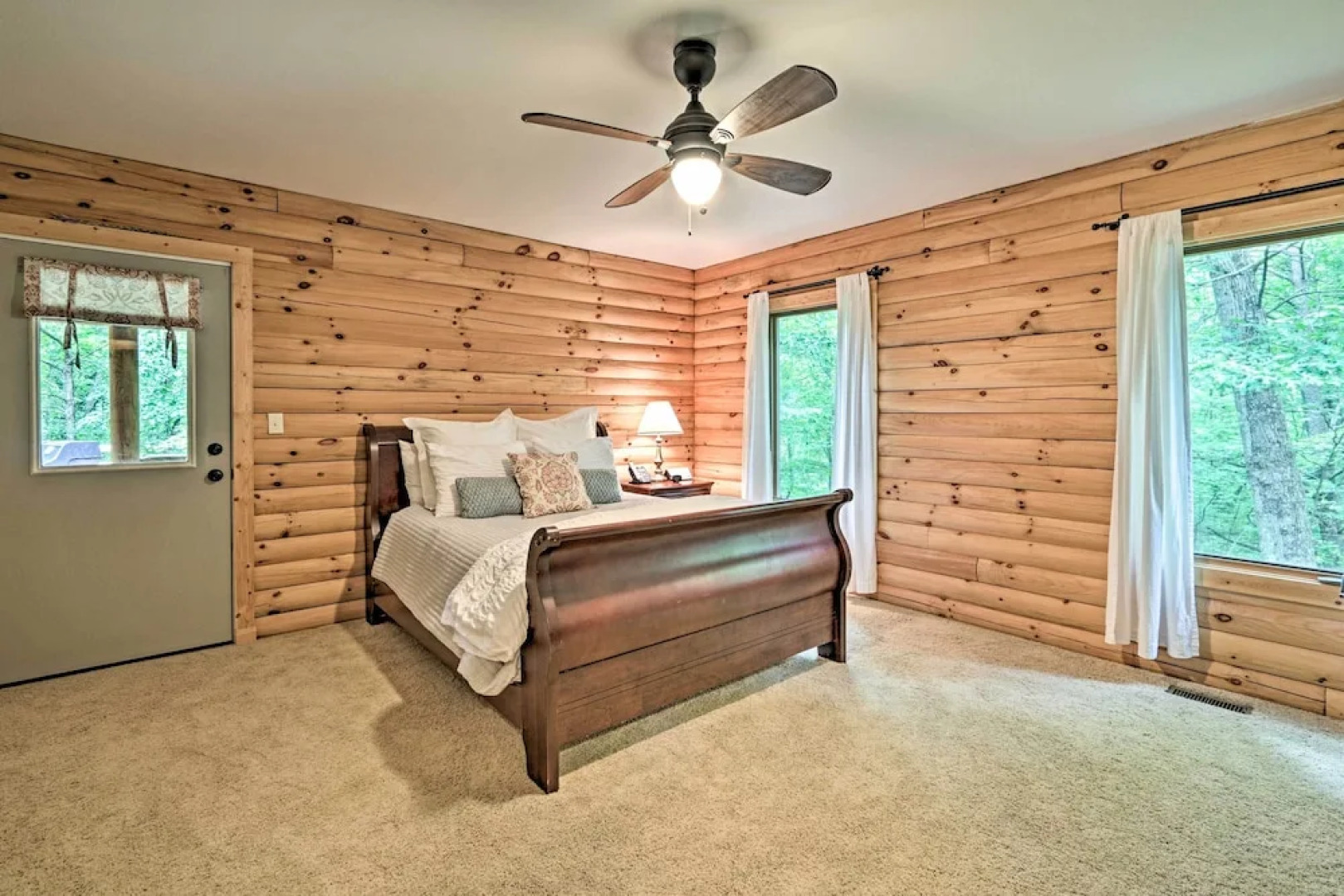 Quiet Cabin w/ Hot Tub ~ 15 Mi to State Parks!