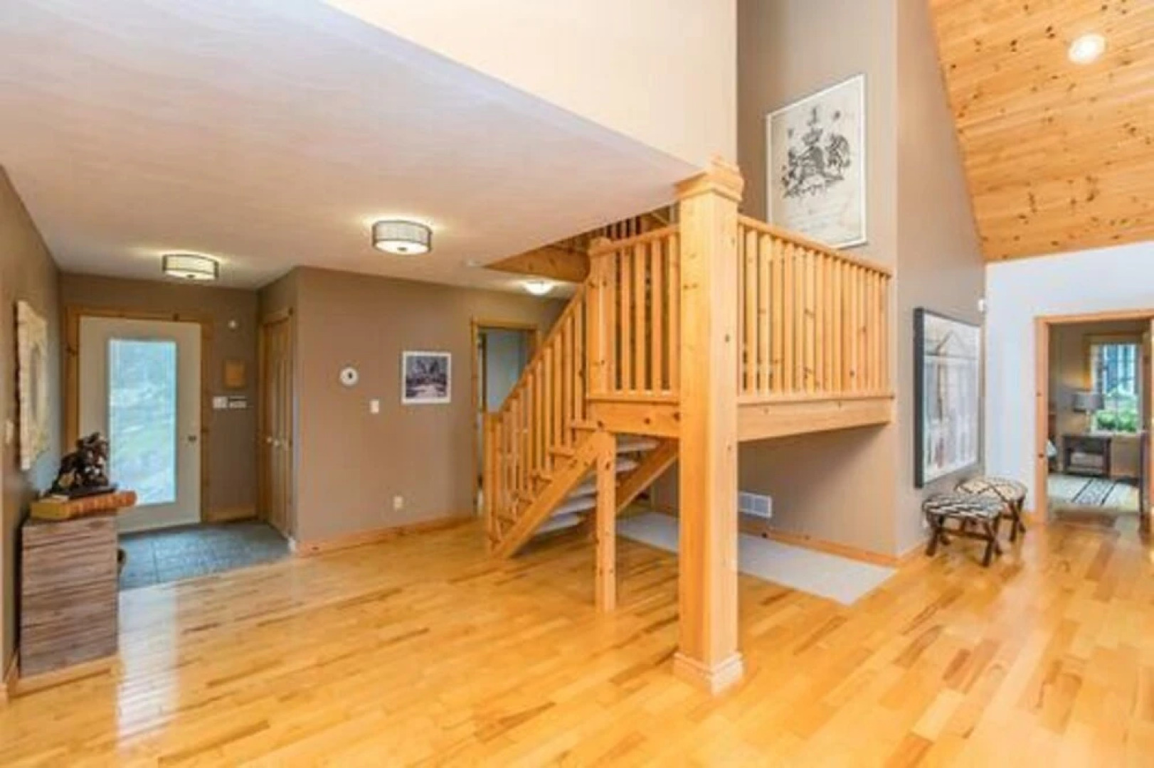 Vantage Point~Lovely 4 bed, 2.5 bath with fabulous views of Lake of Bays!