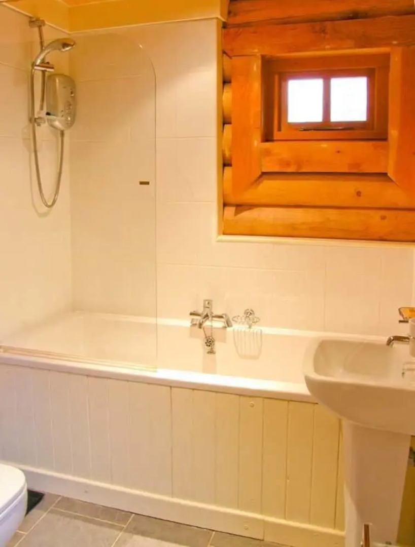 Cedar Log Cabin, Brynallt Country Park