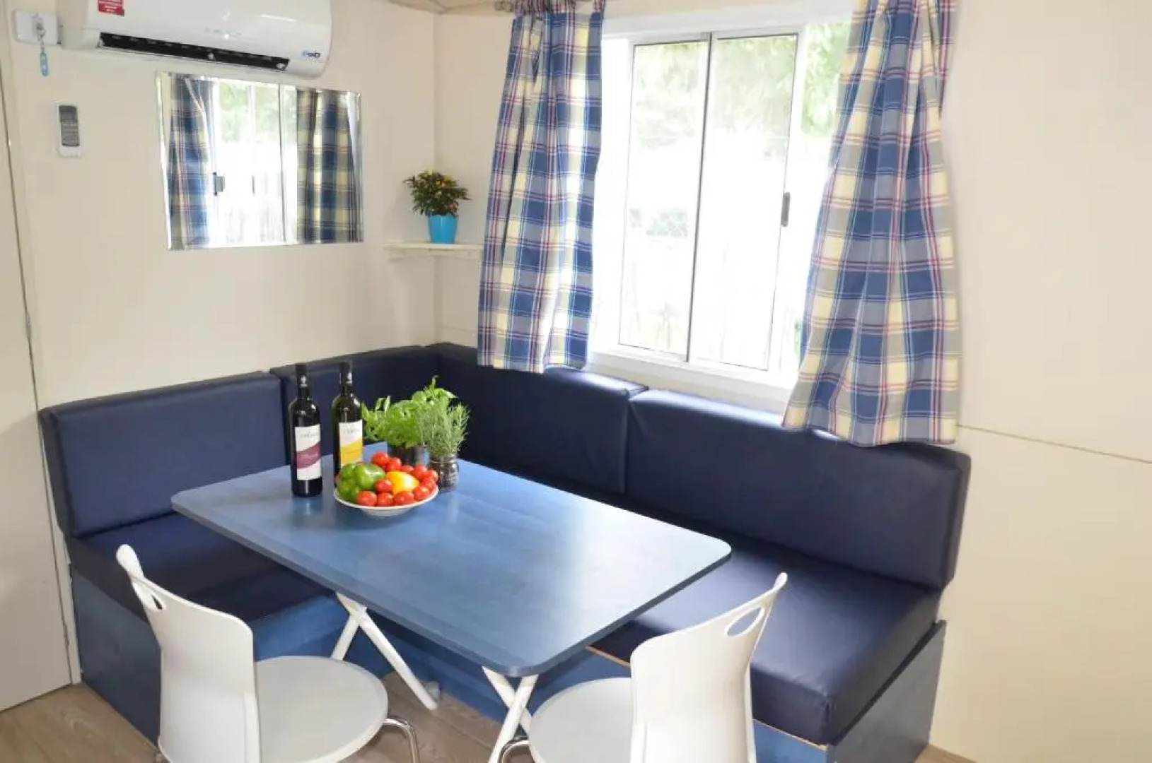 Happy Camp mobile homes in Camping Village Paestum