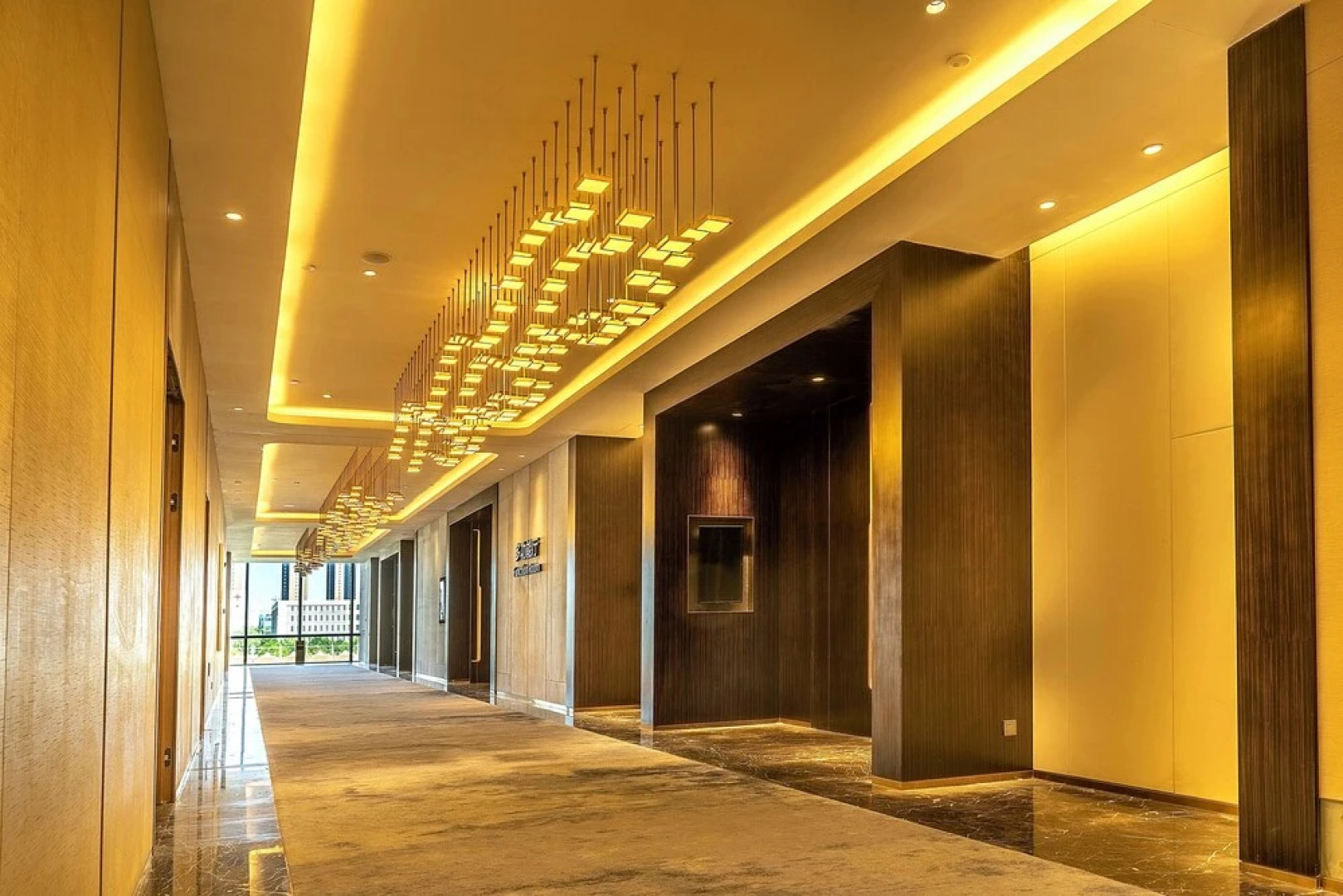 Datong Xinyu Crown Hotel