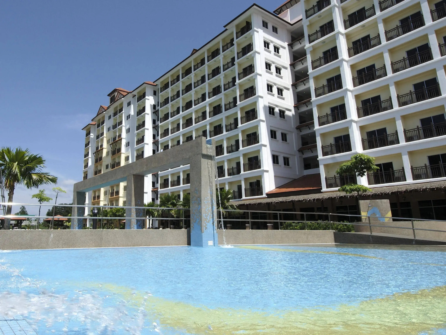 Suria Service Apartment Hotel