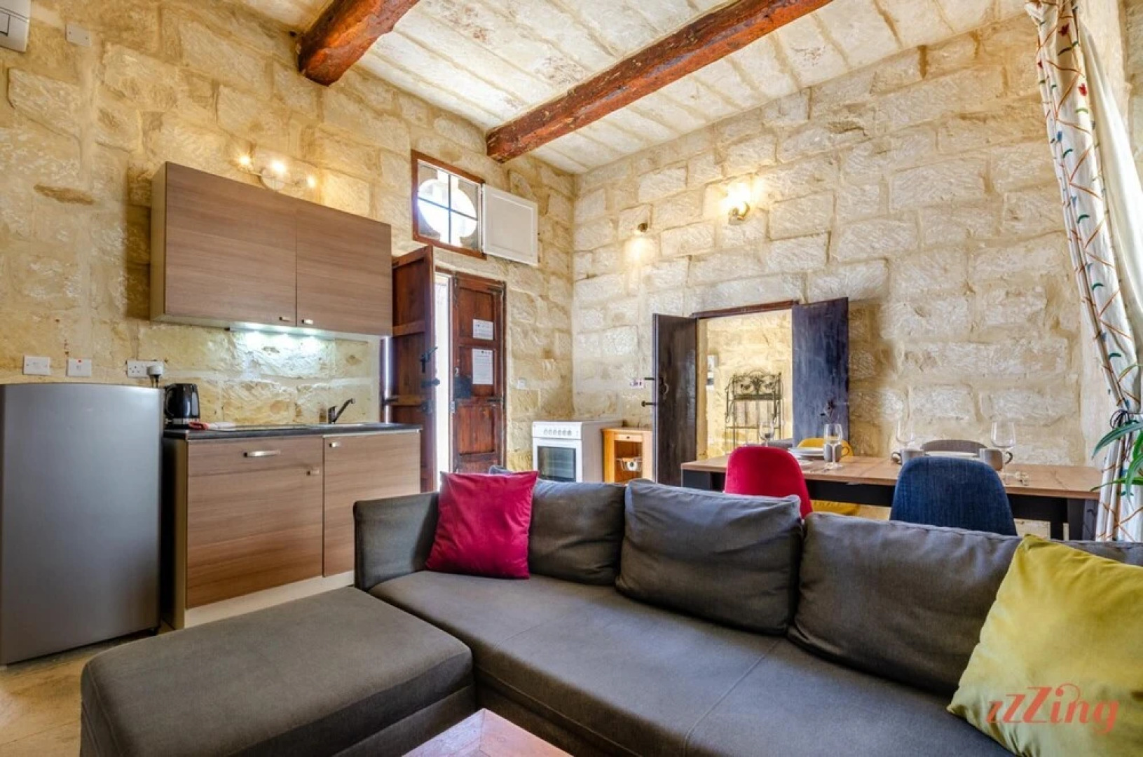 Tranquil Courtyard Retreat in a 1-br Country Home