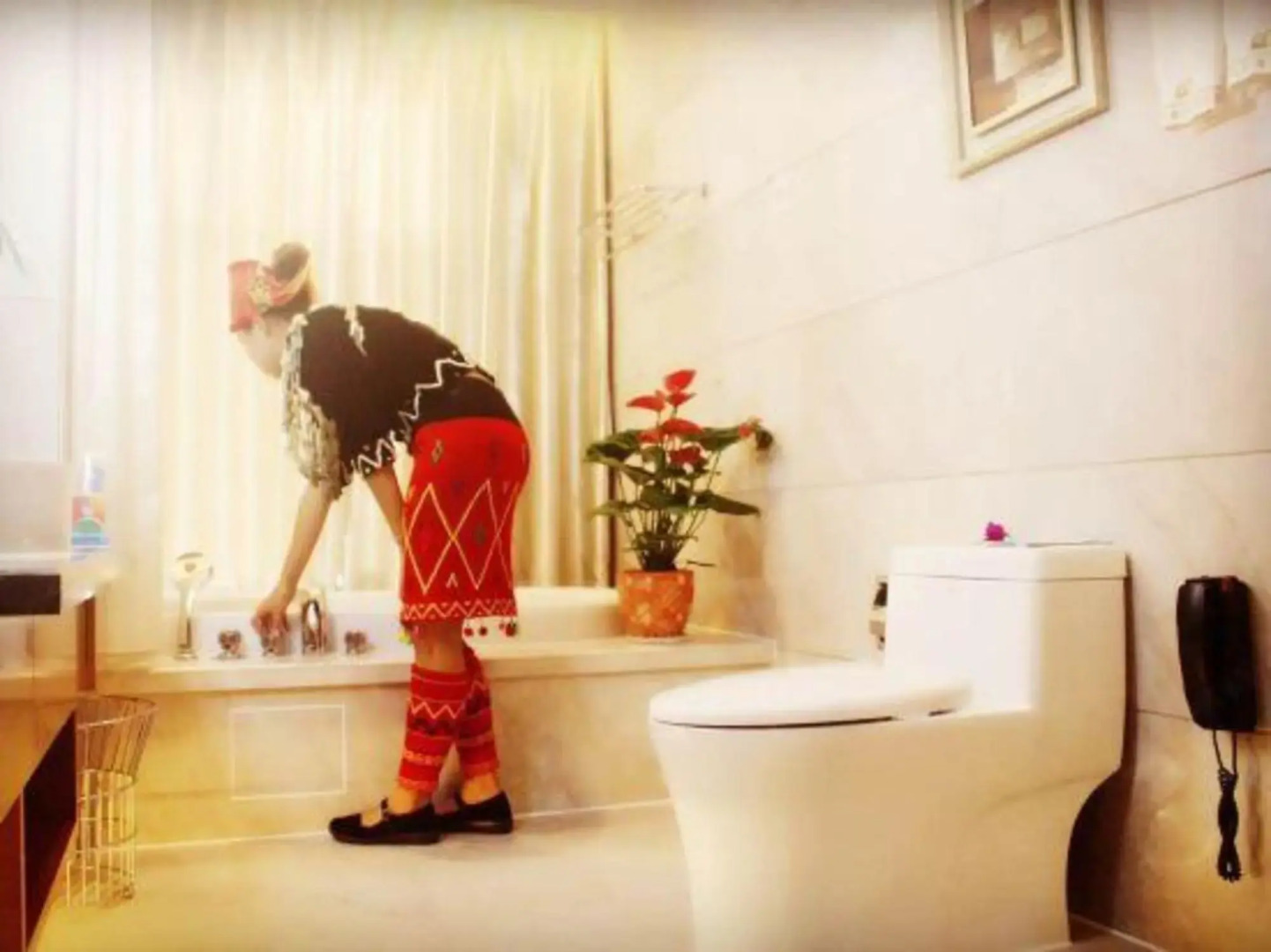 Huafeng Peacock Lake Hotel & Resort