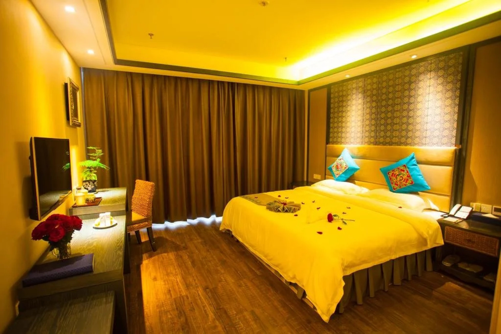 Luoping Rongting Holiday Hotel