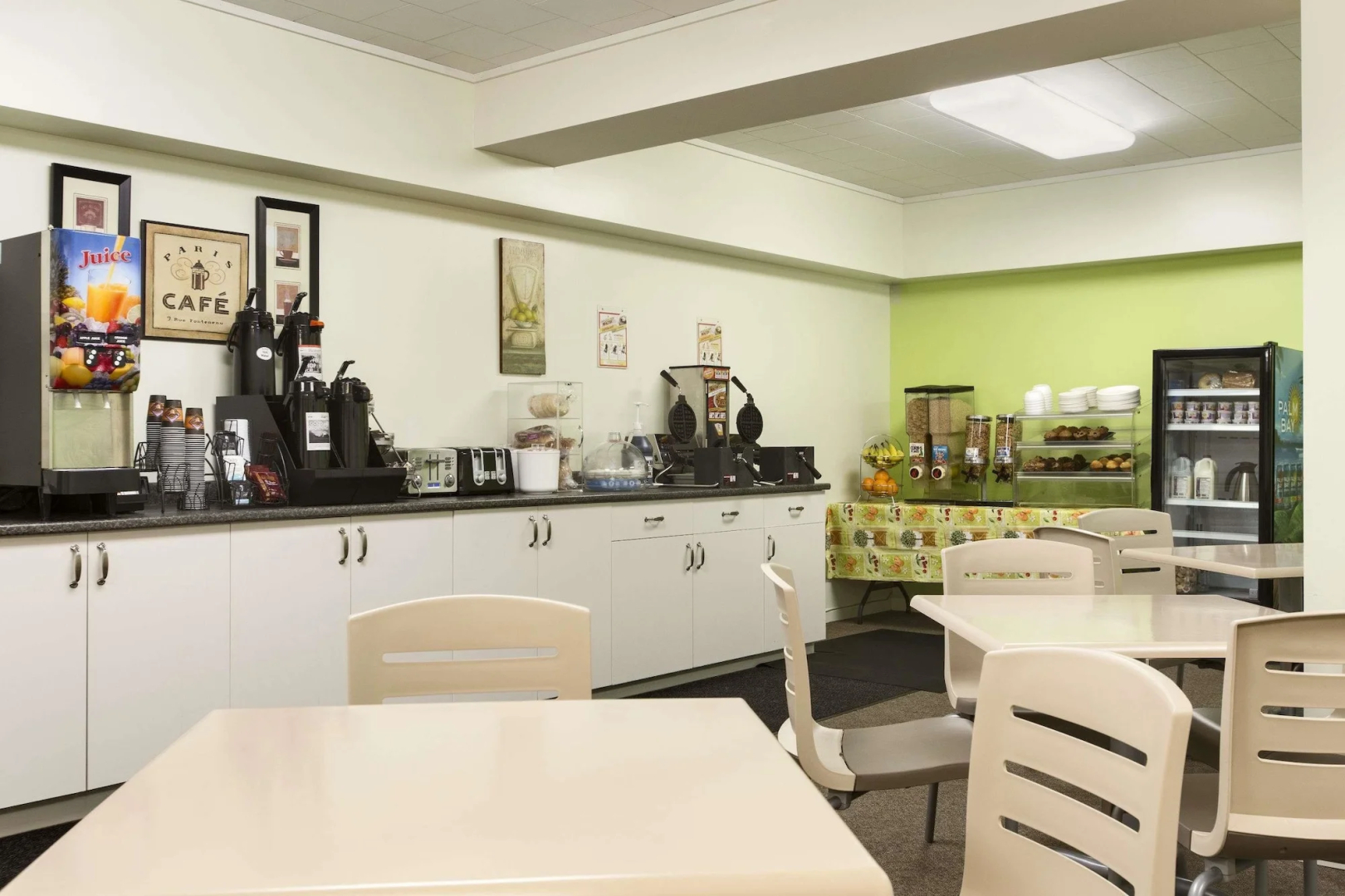 Days Inn by Wyndham Victoria Airport Sidney