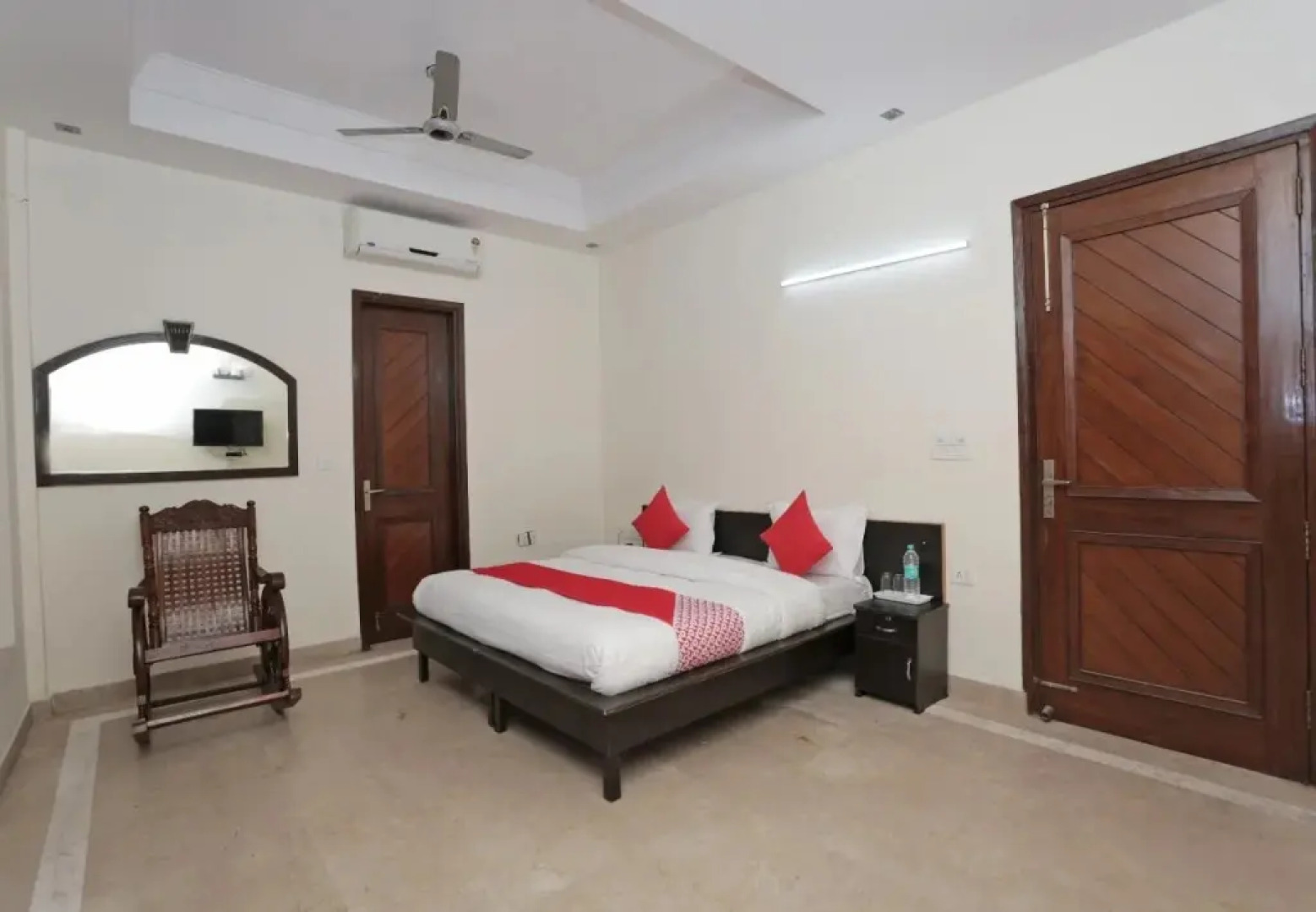 OYO Rooms Noida City Centre 208