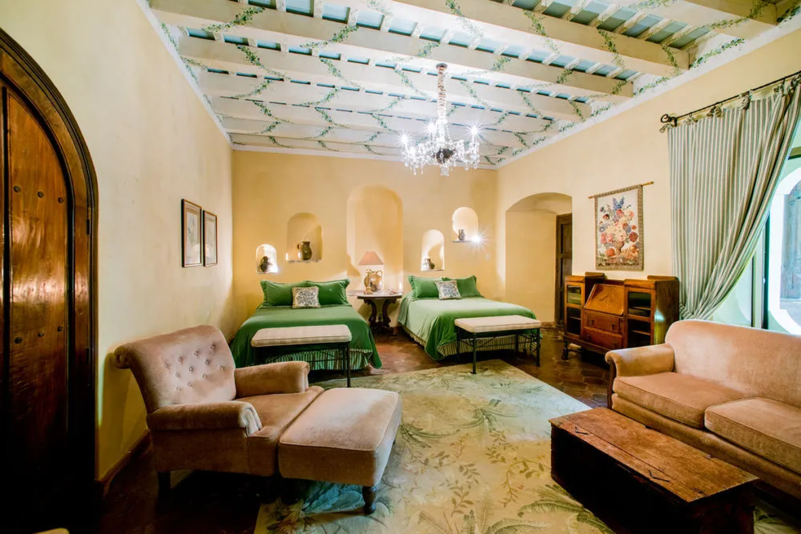 Palacio De Dona Leonor