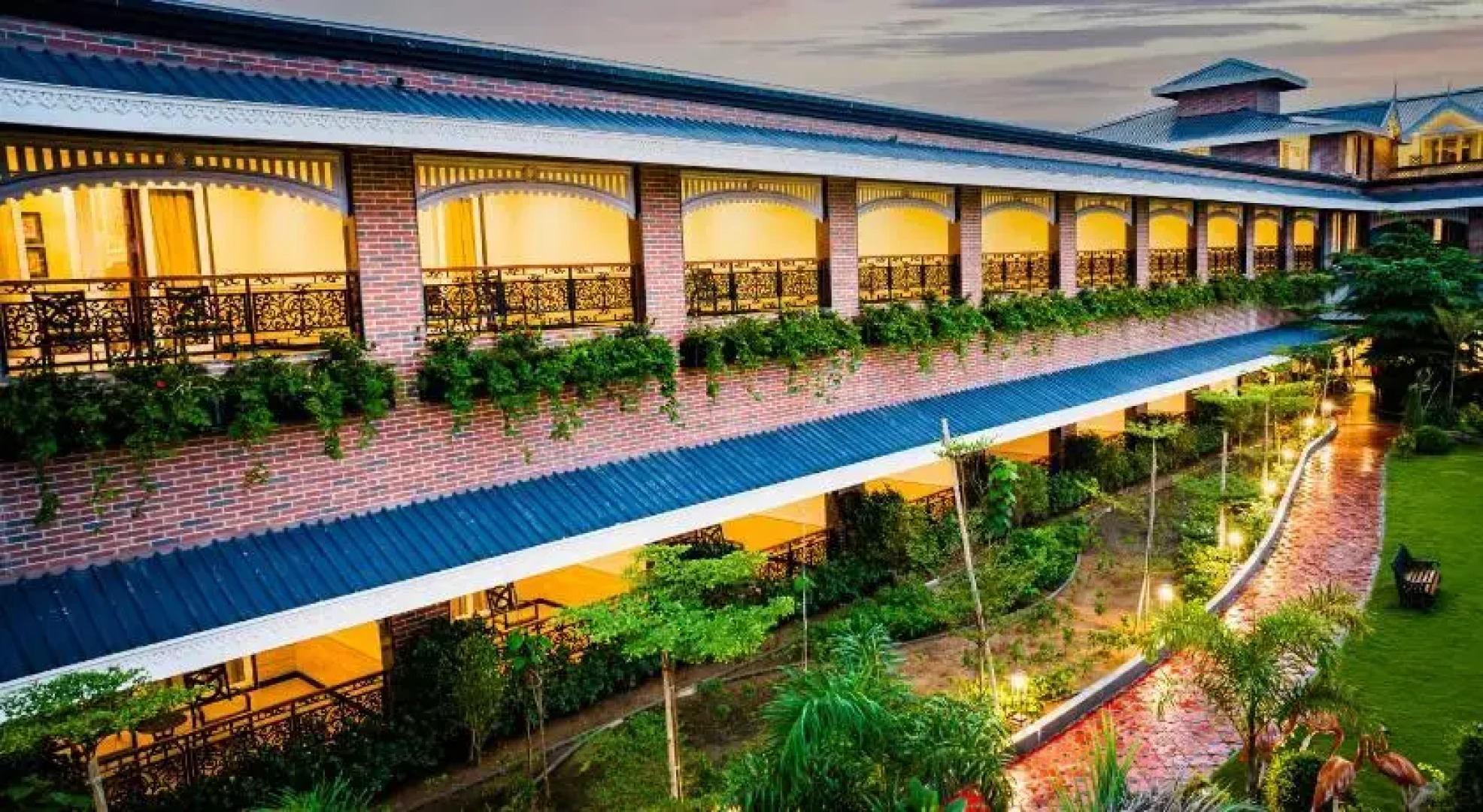 Mayfair Oasis Resort & Convention