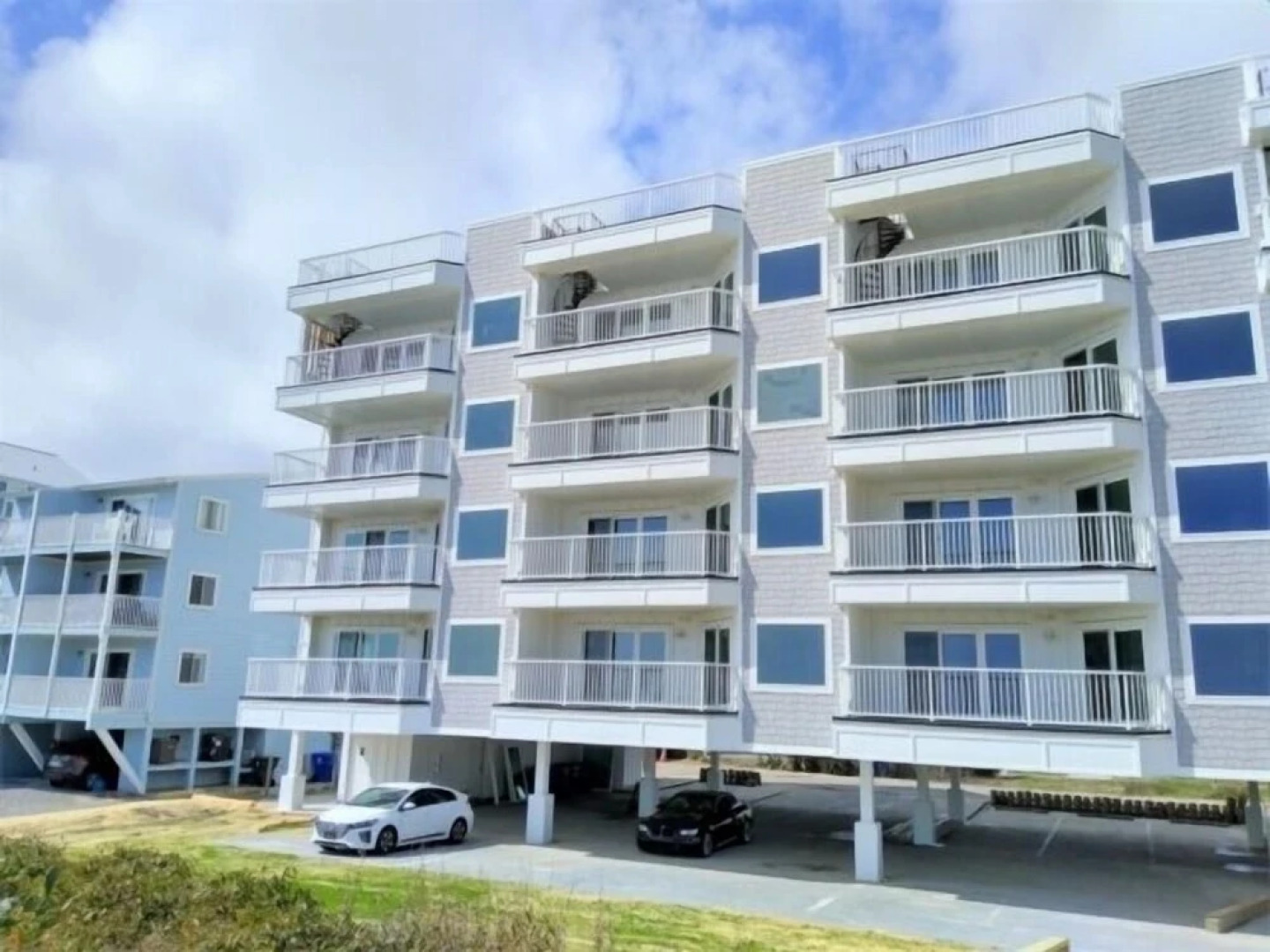 Carolina Beach Dreamin - Light Filled South Side End Unit. Ocean Views From Most Rooms! Private Beach Access! 3 Bedroom Condo by Redawning
