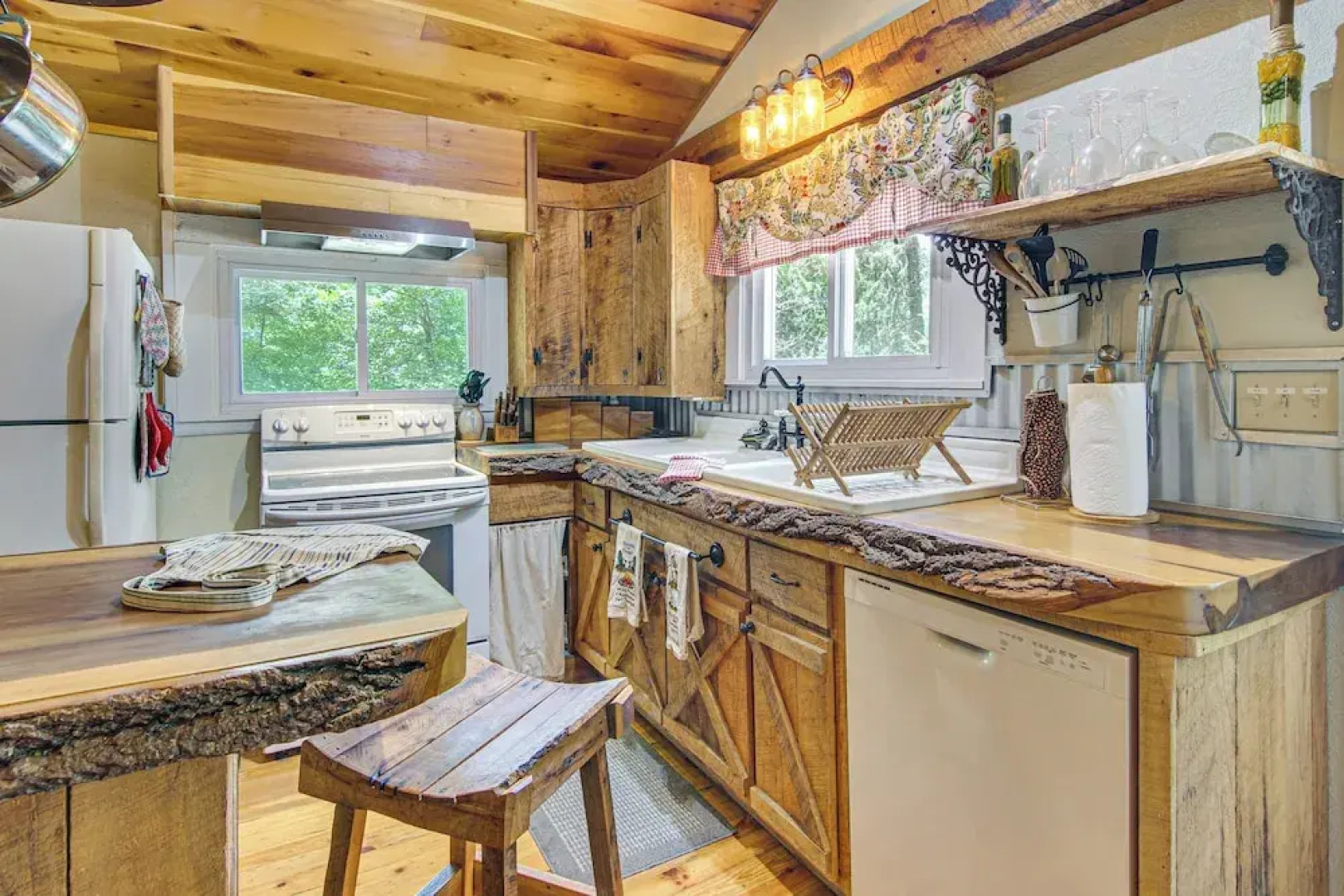 20-acre Cabin w/ Pond: 6 Mi to River Arts District