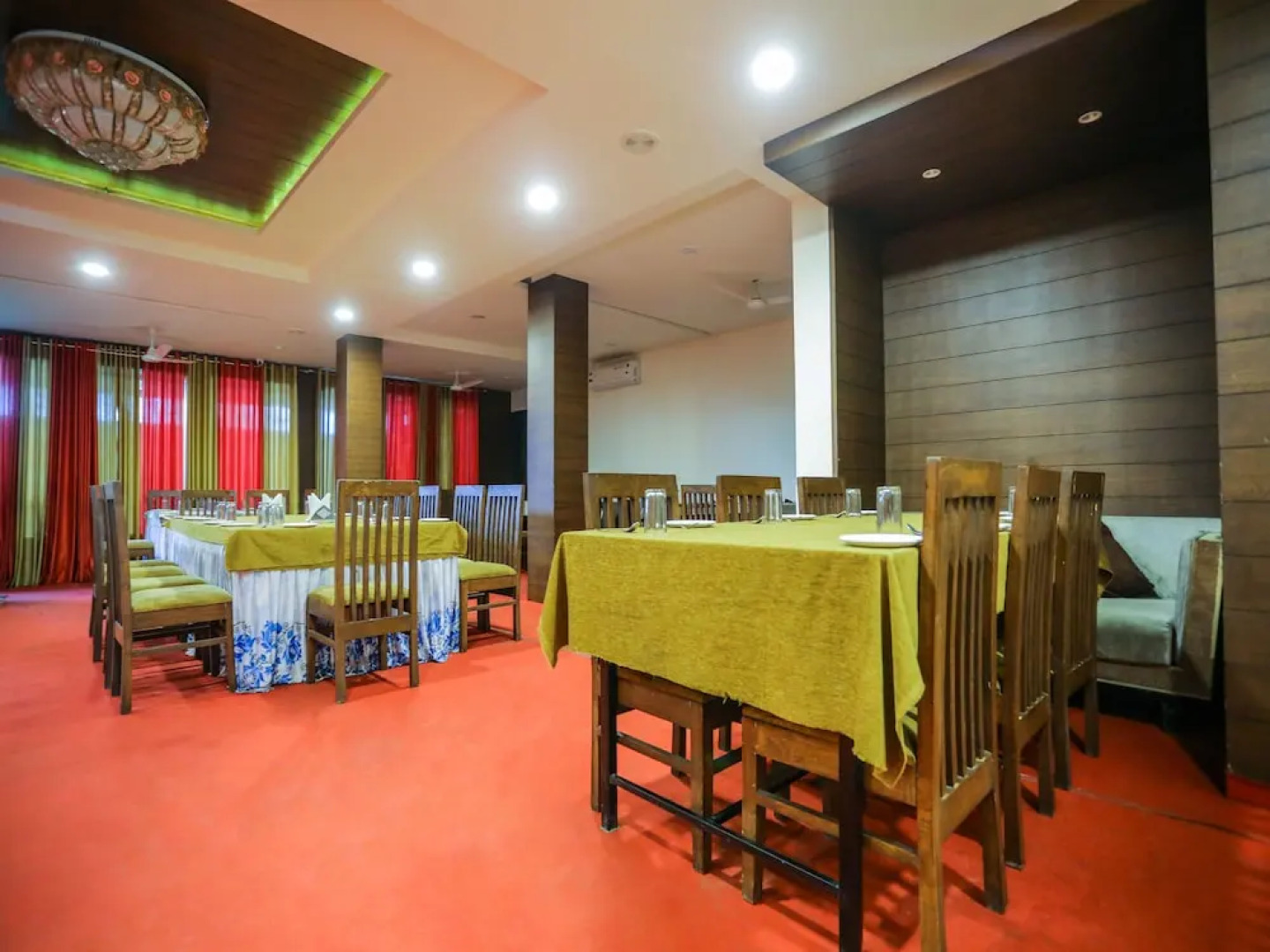OYO 16543 Hotel Madhuban