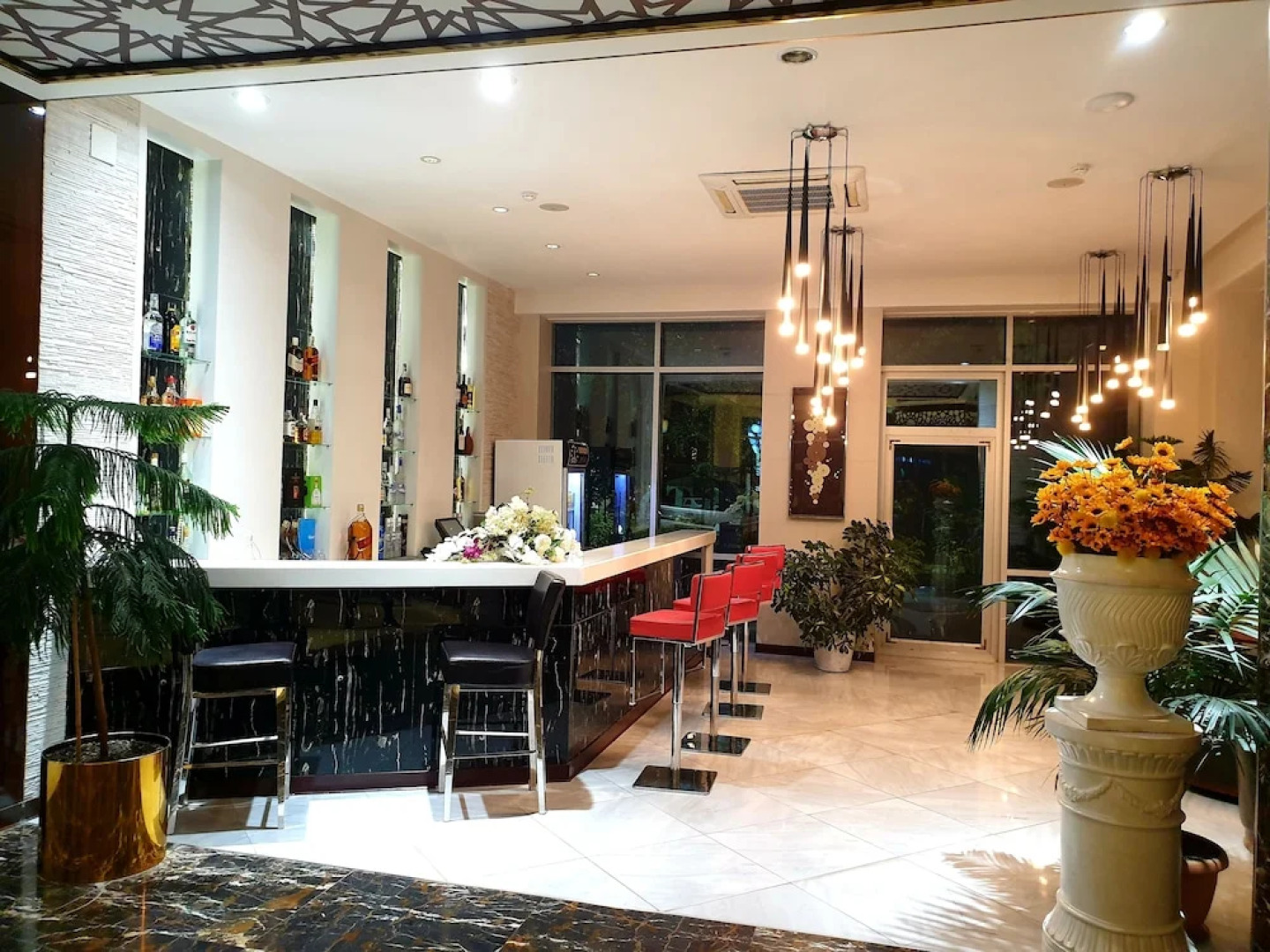 Отель Karon Palace