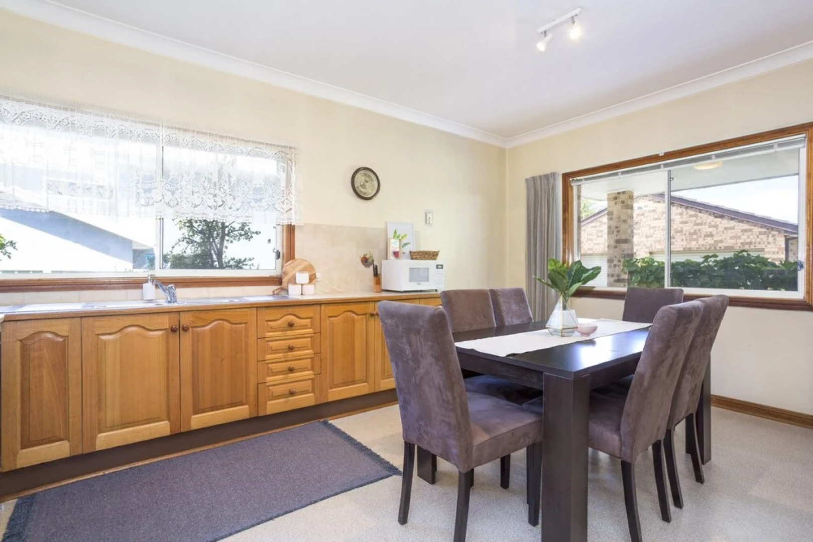 South Coast Getaway House Sleeping 8 Guests