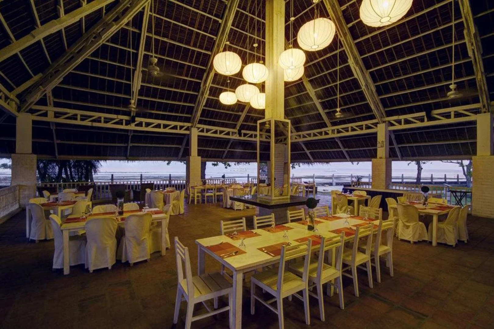 Sta. Monica Beach Club