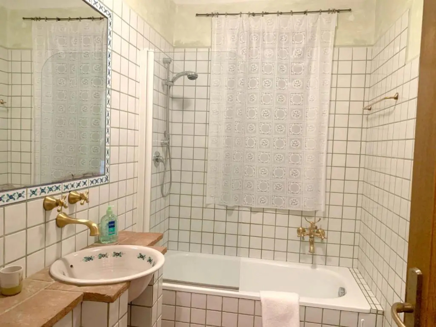 2 bedrooms appartement with shared pool terrace and wifi at Montecarlo