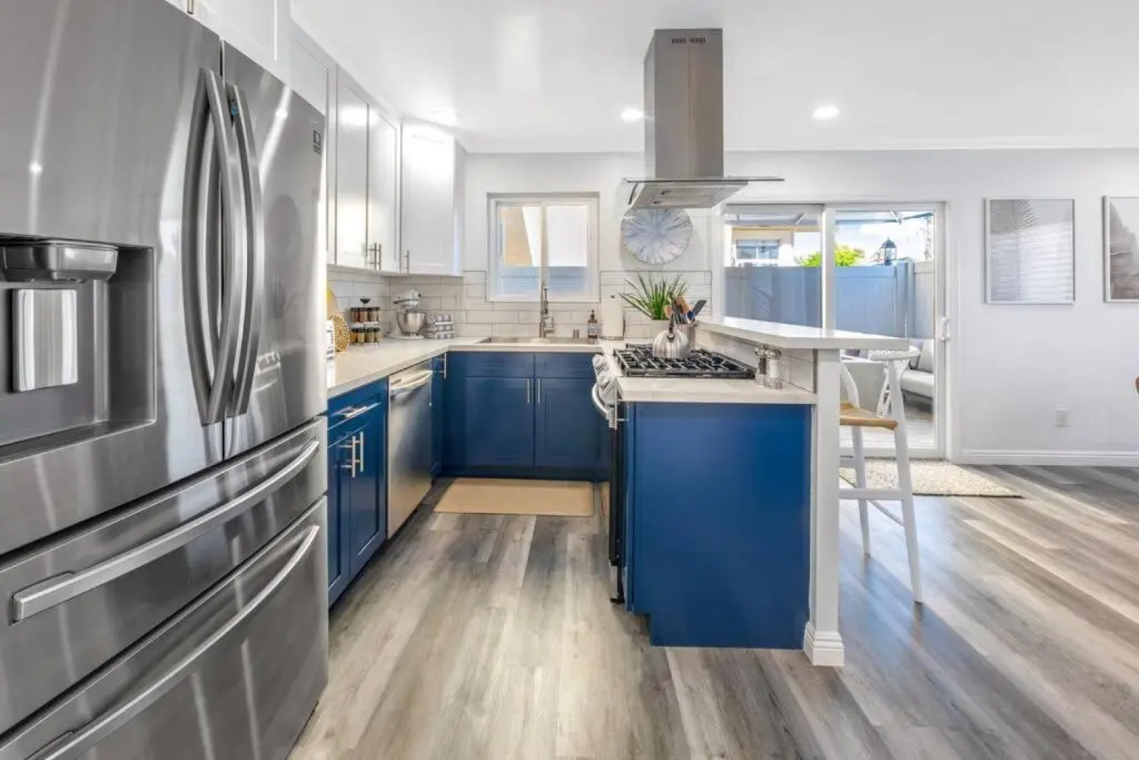 LuxuryTownhome.3Blks2Beach.E-Bikes.75”4kTV