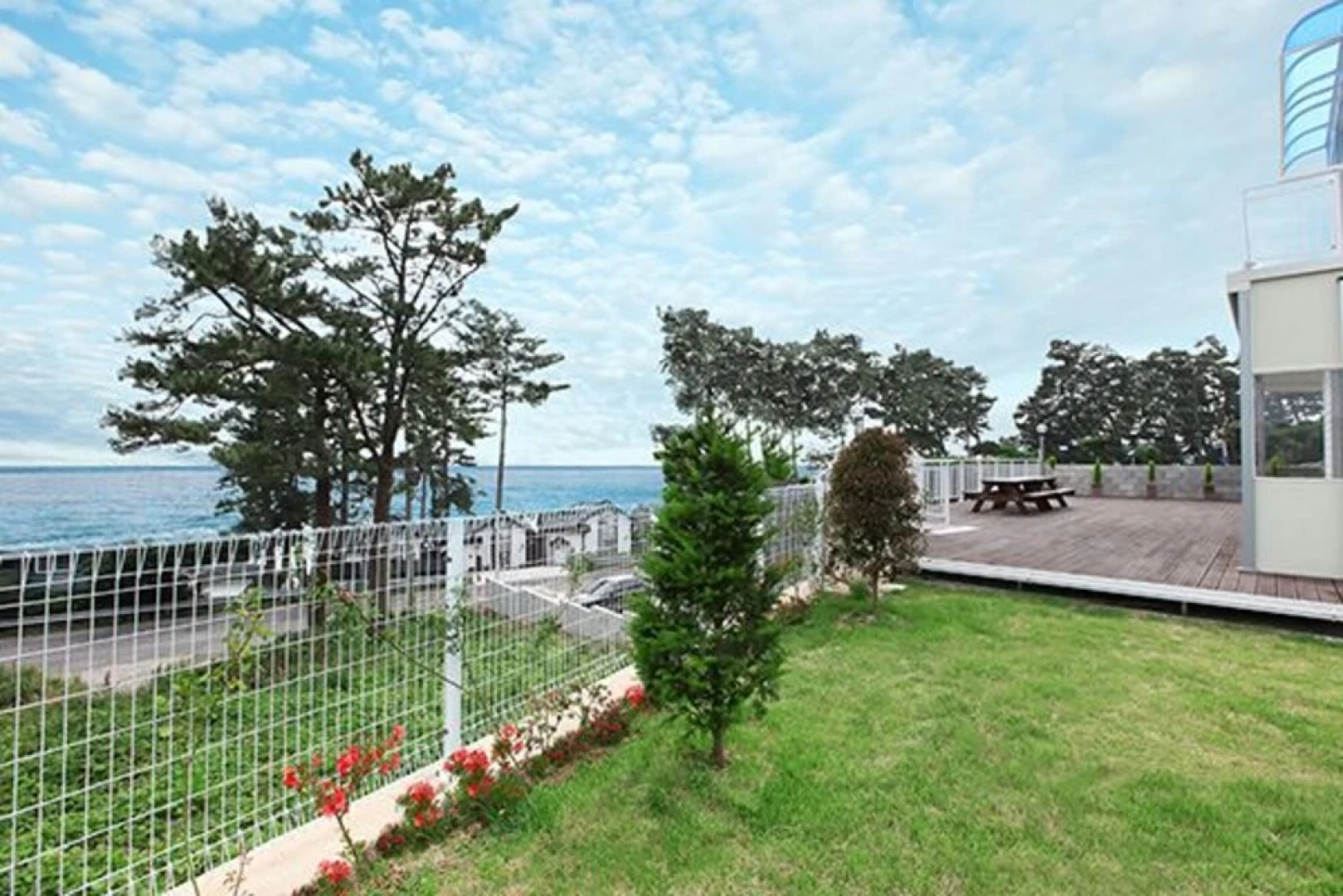 Yeosu Sea Side Pines Pension