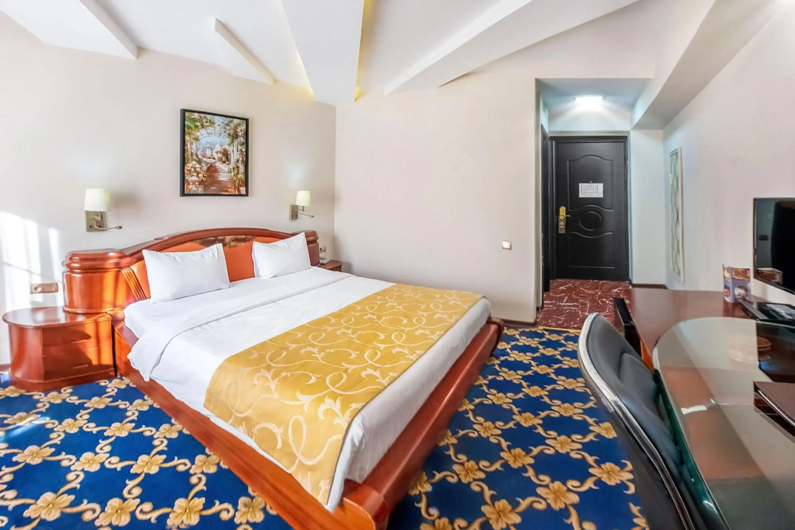 Отель Cron Palace Tbilisi