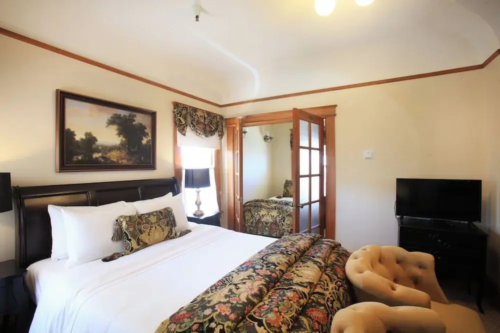 The Charles Pacific Grove - Artfully Designed Inclusive Inn