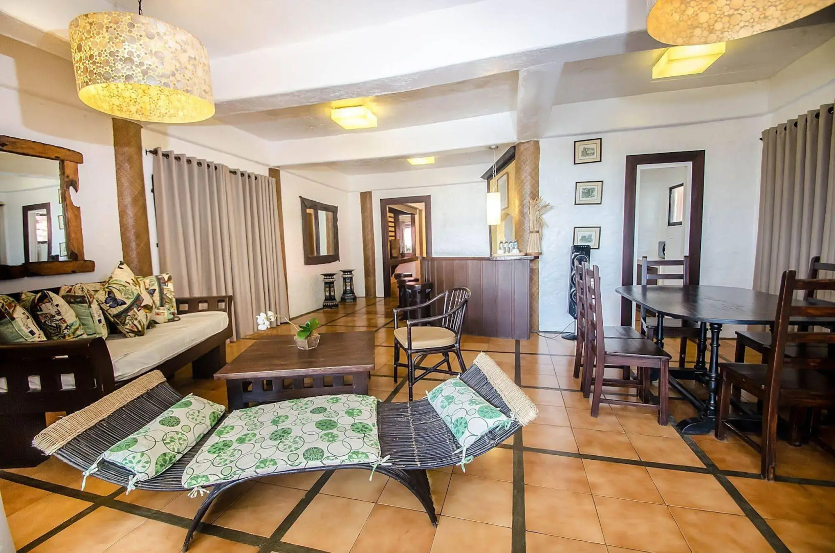 White House Beach Resort