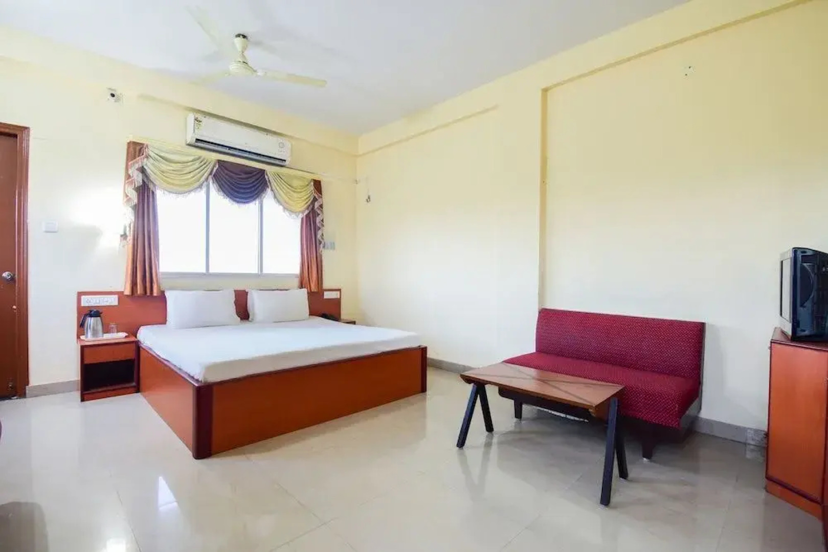 SPOT ON 36099 United-21 Beach View