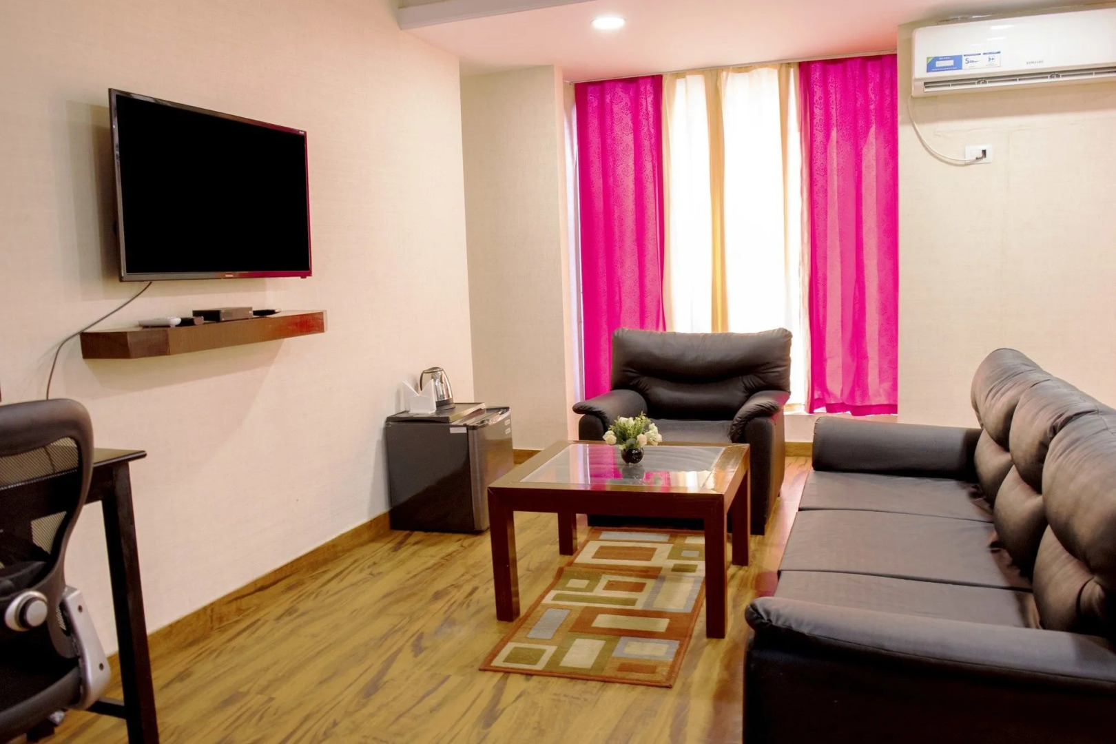 Fabhotel White Castle Sez