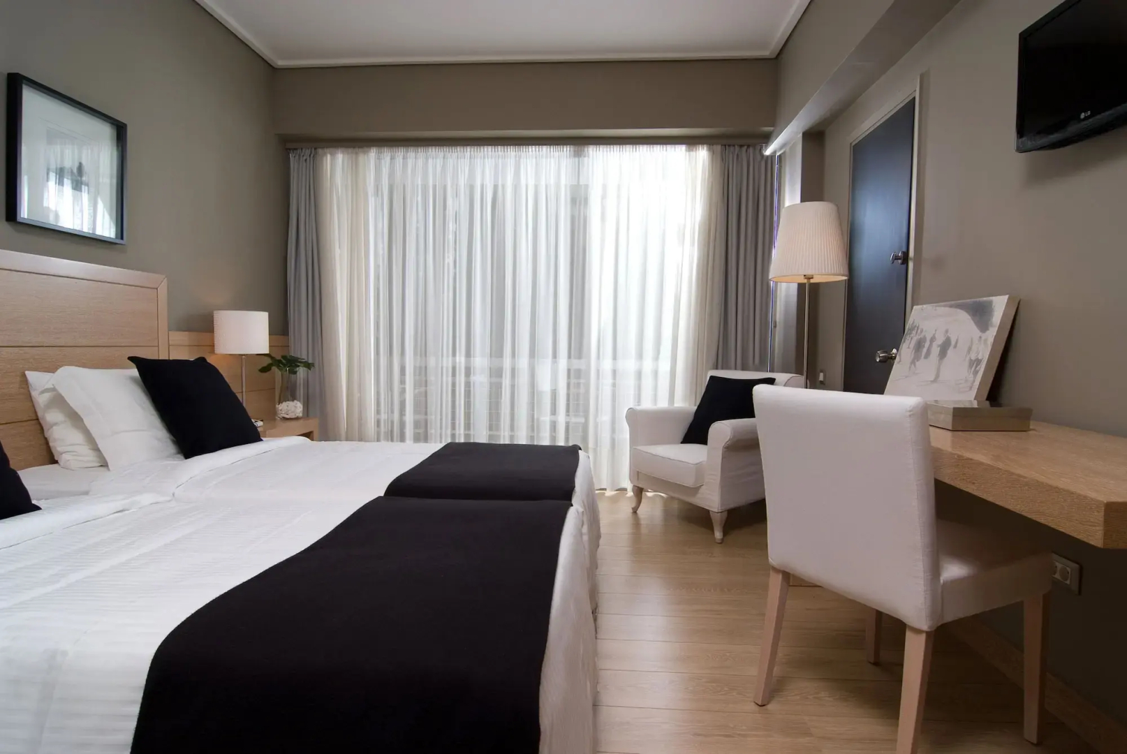 Sea View Cityscape Hotel