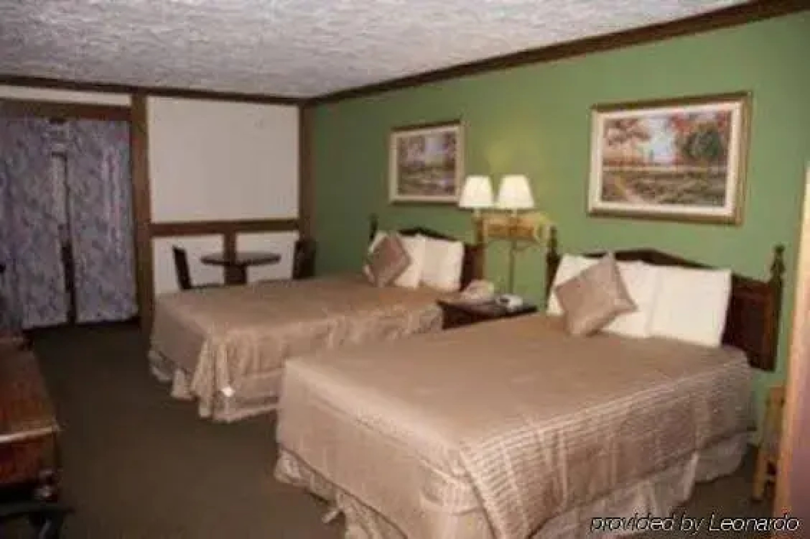 Victorian Inn & Suites