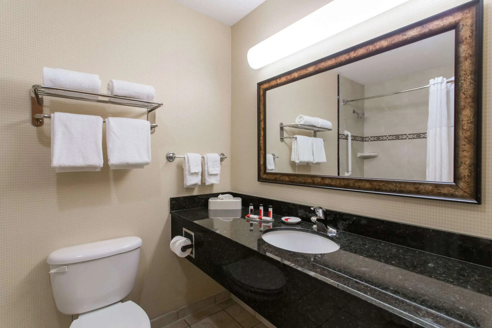 Days Inn & Suites by Wyndham Fort Pierce I-95