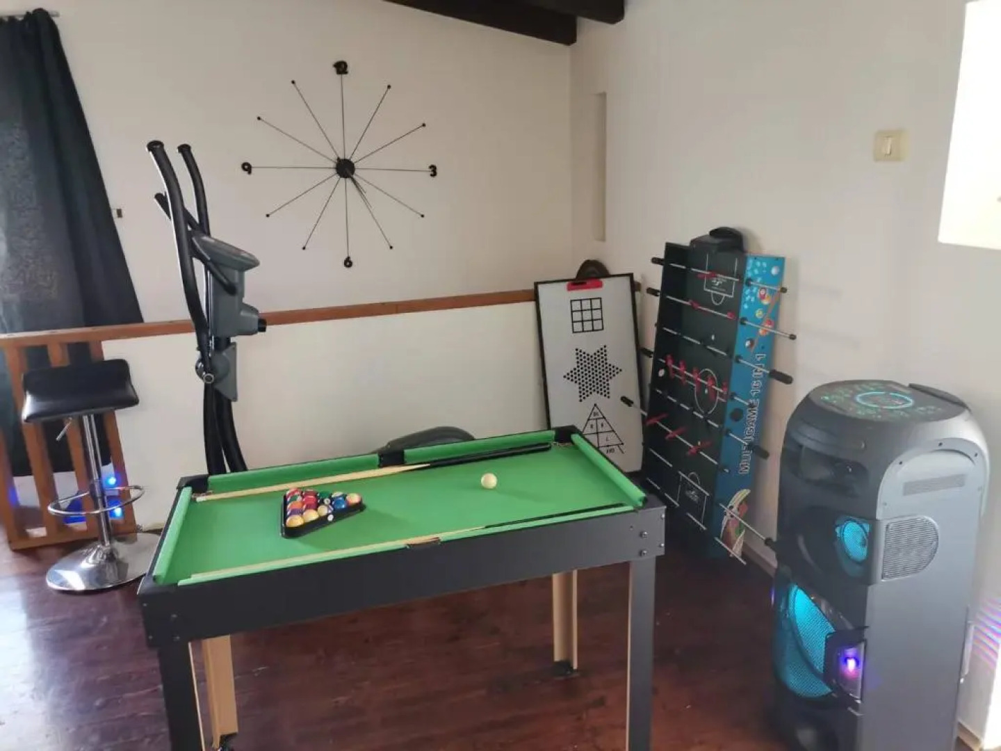 Cheerful Holiday House Illuminosa