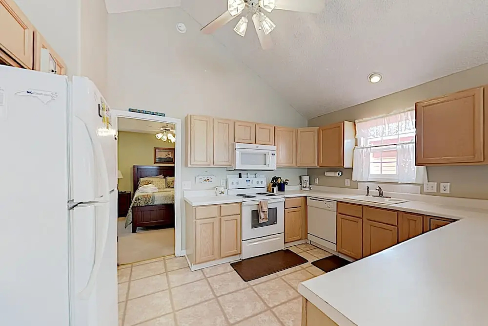 Fish N Hooks W/ Ocean-view Porch, Steps To Beach 5 Bedroom Home